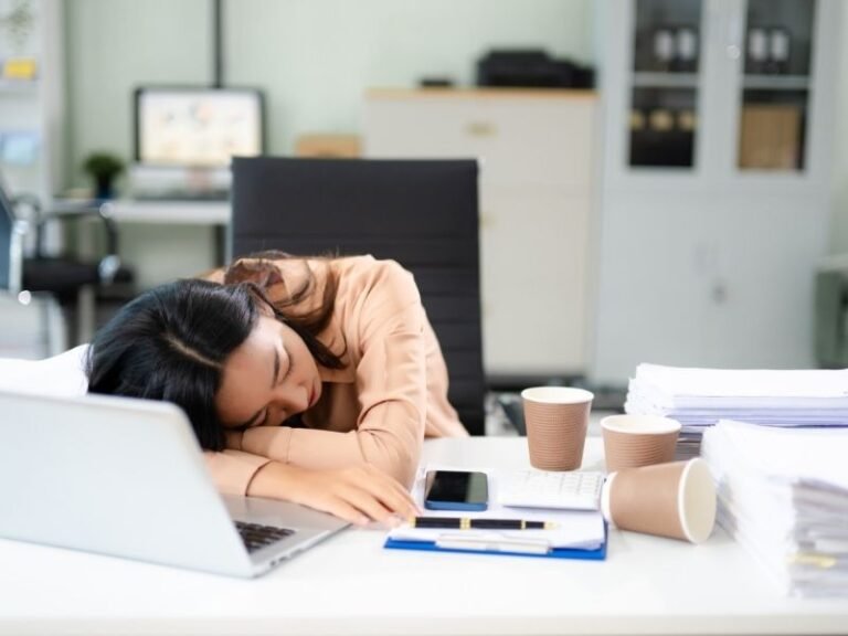 Tratamento psicologico em Salvador ganha destaque com aumento dos casos de estresse ansiedade e burnout